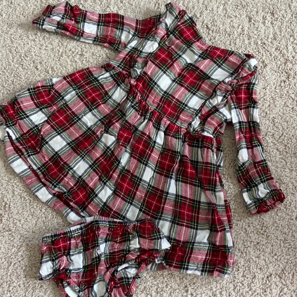 Christmas plaid Carter’s dress and bloomers 12M - Picture 2 of 6